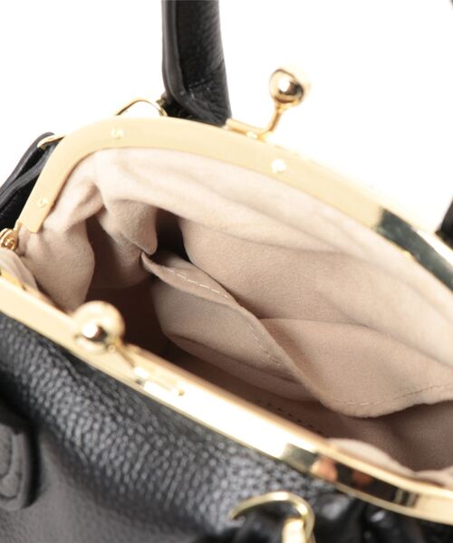 Q(キュー)の「がま口ミニバッグ(ショルダーバッグ・レディース・黄緑系/ピンクベージュ/ブラック/マスタード/アイボリー・ONE SIZE)」の12枚目の写真