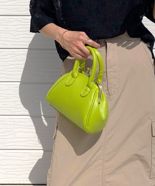 Q(キュー)の「がま口ミニバッグ(ショルダーバッグ・レディース・黄緑系/ピンクベージュ/ブラック/マスタード/アイボリー・ONE SIZE)」の4枚目の写真