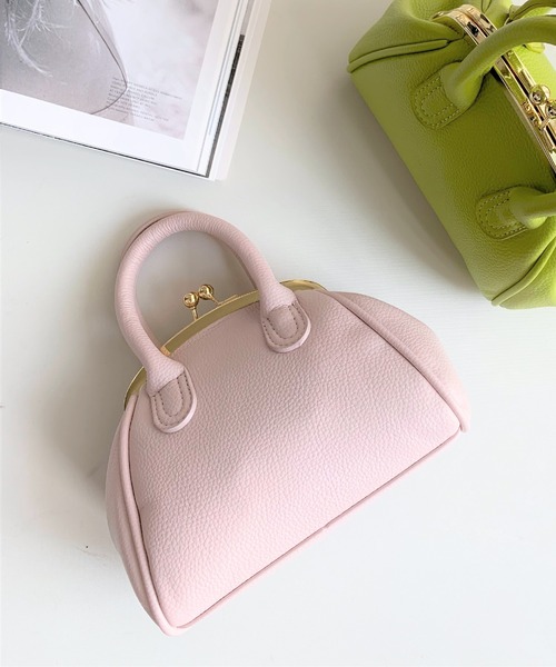 Q(キュー)の「がま口ミニバッグ(ショルダーバッグ・レディース・黄緑系/ピンクベージュ/ブラック/マスタード/アイボリー・ONE SIZE)」の1枚目の写真