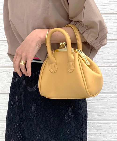 Q(キュー)の「がま口ミニバッグ(ショルダーバッグ・レディース・黄緑系/ピンクベージュ/ブラック/マスタード/アイボリー・ONE SIZE)」の5枚目の写真