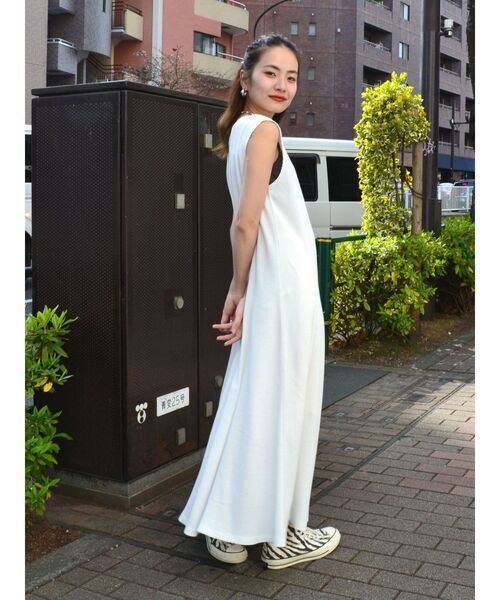 Ungrid(アングリッド)の「【WEB限定】ワッフルカットフレアワンピース(ワンピース・レディース・ブラック/ブルー/オフホワイト/ピンク・FREE)」の2枚目の写真