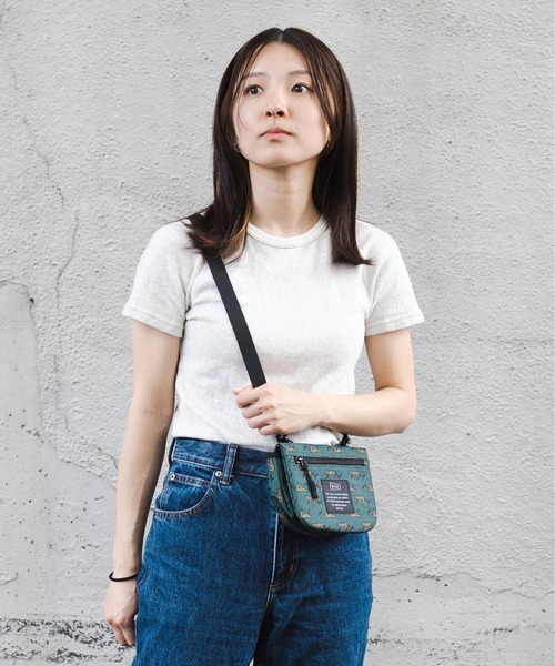 KiU(キウ)の「600D ウォーターリペレントショルダーポーチ(ショルダーバッグ・レディース・ブラック/キャメル/レオパード/アニマル/カラフル・FREE)」の12枚目の写真