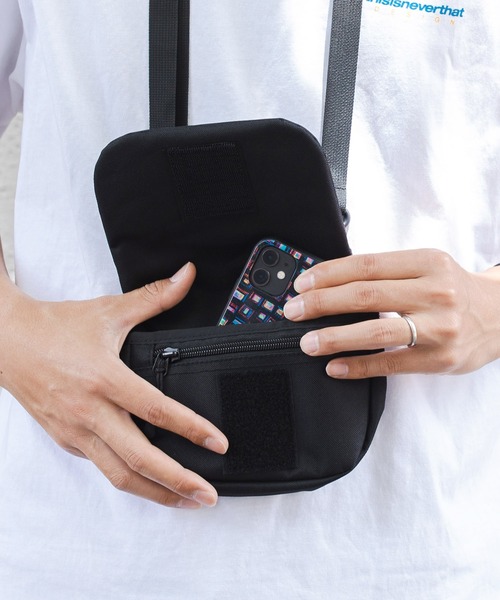 KiU(キウ)の「600D ウォーターリペレントショルダーポーチ(ショルダーバッグ・レディース・ブラック/キャメル/レオパード/アニマル/カラフル・FREE)」の15枚目の写真