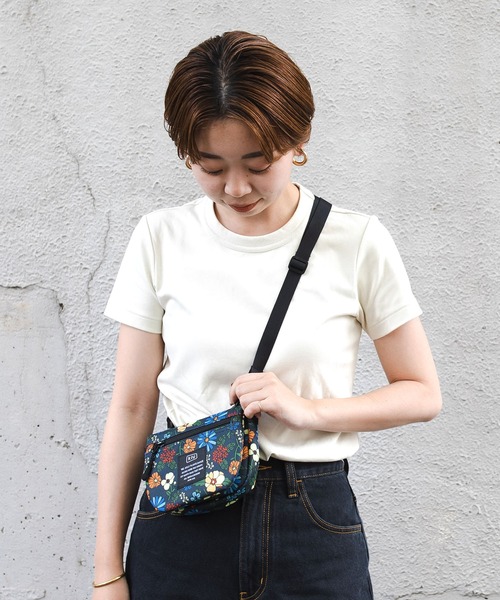 KiU(キウ)の「600D ウォーターリペレントショルダーポーチ(ショルダーバッグ・レディース・ブラック/キャメル/レオパード/アニマル/カラフル・FREE)」の14枚目の写真