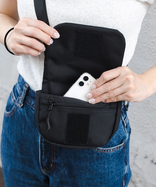 KiU(キウ)の「600D ウォーターリペレントショルダーポーチ(ショルダーバッグ・レディース・ブラック/キャメル/レオパード/アニマル/カラフル・FREE)」の21枚目の写真