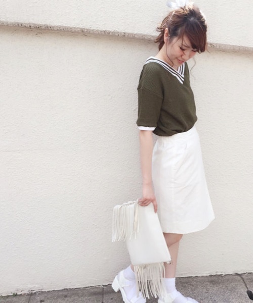 Chico(チコ)の「RIBライン衿TOPS(Tシャツ/カットソー・レディース・ホワイト/モスグリーン・FREE)」の2枚目の写真