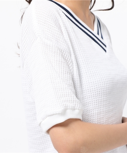 Chico(チコ)の「RIBライン衿TOPS(Tシャツ/カットソー・レディース・ホワイト/モスグリーン・FREE)」の9枚目の写真