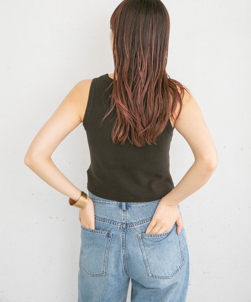 KBF（ケイビーエフ）の「ワッフルクロップドタンクトップ（タンクトップ・レディース・ダークブラウン/グレー/オフホワイト・ONE）」の21枚目の写真