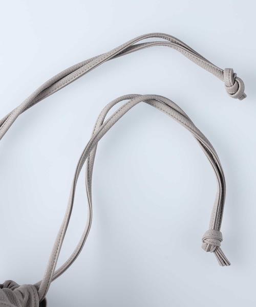 HONEYSUCKLE ROSE（ハニーサックルローズ）の「【HONEYSUCKLE ROSE】リバーシブル巾着ショルダー（ショルダーバッグ・レディース・ブラック/グレー・ONE SIZE）」の15枚目の写真