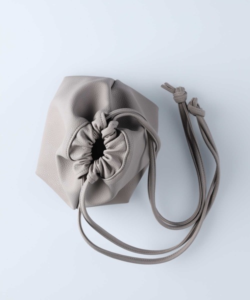 HONEYSUCKLE ROSE（ハニーサックルローズ）の「【HONEYSUCKLE ROSE】リバーシブル巾着ショルダー（ショルダーバッグ・レディース・ブラック/グレー・ONE SIZE）」の17枚目の写真