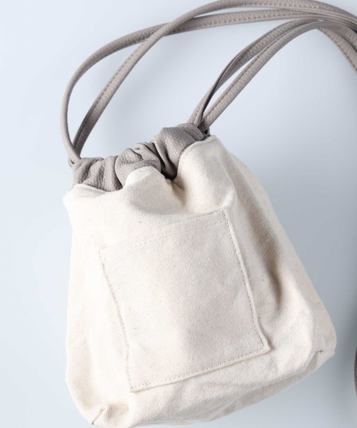 HONEYSUCKLE ROSE（ハニーサックルローズ）の「【HONEYSUCKLE ROSE】リバーシブル巾着ショルダー（ショルダーバッグ・レディース・ブラック/グレー・ONE SIZE）」の20枚目の写真