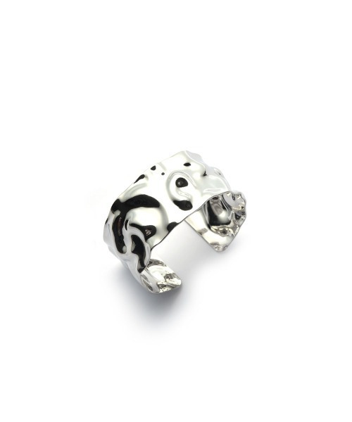 marjour(マージュール)の「BUMPY WIDE BANGLE(バングル/リストバンド・レディース・シルバー/ゴールド・FREE)」の12枚目の写真