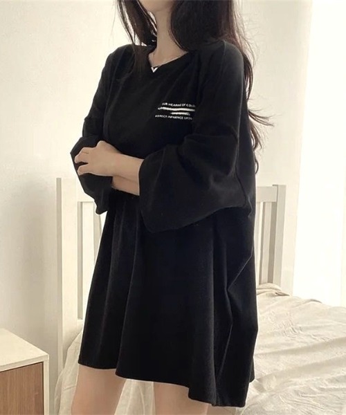 SHEENA（シーナ）の「綿100％、バックロゴプリントBIGＴシャツ（Tシャツ/カットソー・レディース・ホワイト/ブルー系その他/ブラック/チャコールグレー・M）」の5枚目の写真