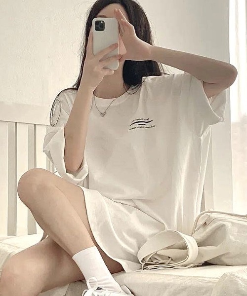 SHEENA（シーナ）の「綿100％、バックロゴプリントBIGＴシャツ（Tシャツ/カットソー・レディース・ホワイト/ブルー系その他/ブラック/チャコールグレー・M）」の6枚目の写真