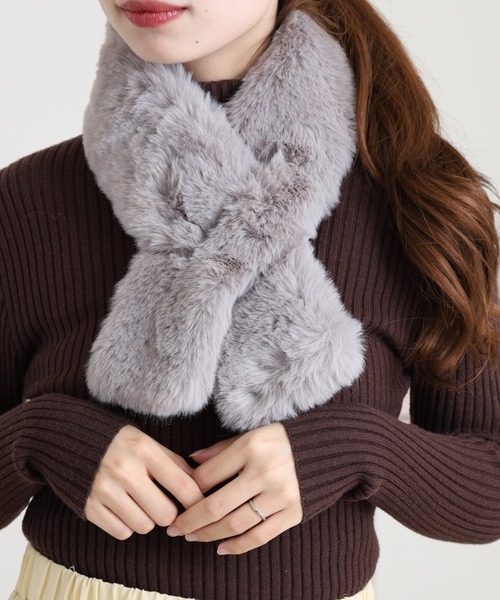 FUNALIVE(ファンアライブ)の「PAGE ONE 差し込みフェイクファーミニティペット(ネックウォーマー/スヌード・レディース・チャコール/ベージュ/グレー/モカ/ブルー/チャコールグレー/ライトグレー/チョコ/ライトベージュ/ブルー系1/アイボリー/グレー系その他/グレー系その他2・FREE)」の5枚目の写真