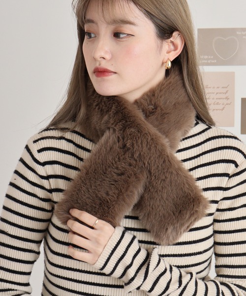 FUNALIVE(ファンアライブ)の「PAGE ONE 差し込みフェイクファーミニティペット(ネックウォーマー/スヌード・レディース・チャコール/ベージュ/グレー/モカ/ブルー/チャコールグレー/ライトグレー/チョコ/ライトベージュ/ブルー系1/アイボリー/グレー系その他/グレー系その他2・FREE)」の9枚目の写真