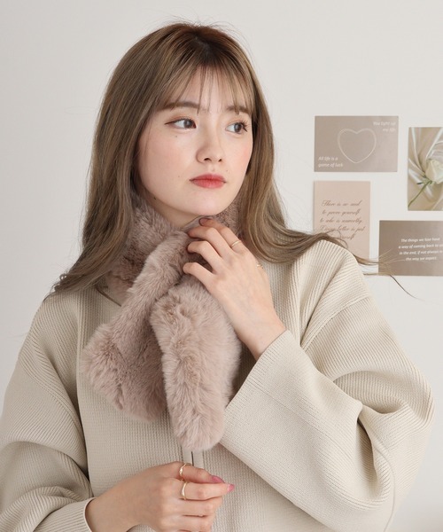 FUNALIVE(ファンアライブ)の「PAGE ONE 差し込みフェイクファーミニティペット(ネックウォーマー/スヌード・レディース・チャコール/ベージュ/グレー/モカ/ブルー/チャコールグレー/ライトグレー/チョコ/ライトベージュ/ブルー系1/アイボリー/グレー系その他/グレー系その他2・FREE)」の11枚目の写真