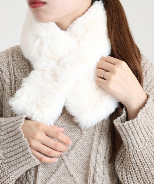 FUNALIVE(ファンアライブ)の「PAGE ONE 差し込みフェイクファーミニティペット(ネックウォーマー/スヌード・レディース・チャコール/ベージュ/グレー/モカ/ブルー/チャコールグレー/ライトグレー/チョコ/ライトベージュ/ブルー系1/アイボリー/グレー系その他/グレー系その他2・FREE)」の22枚目の写真