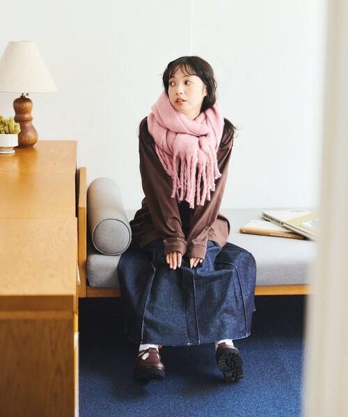 FREAK'S STORE（フリークスストア）の「ボリューム フリンジ マフラー（マフラー・レディース・ブラック/オフホワイト/ピンク/ブルー・ONE SIZE）」の6枚目の写真