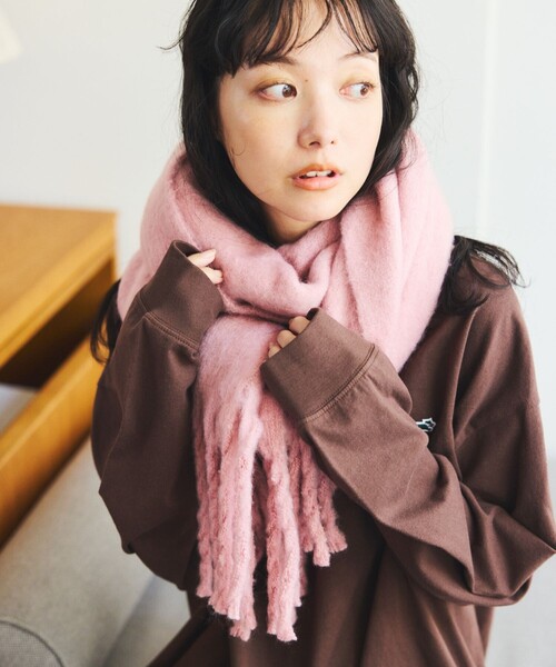 FREAK'S STORE（フリークスストア）の「ボリューム フリンジ マフラー（マフラー・レディース・ブラック/オフホワイト/ピンク/ブルー・ONE SIZE）」の7枚目の写真