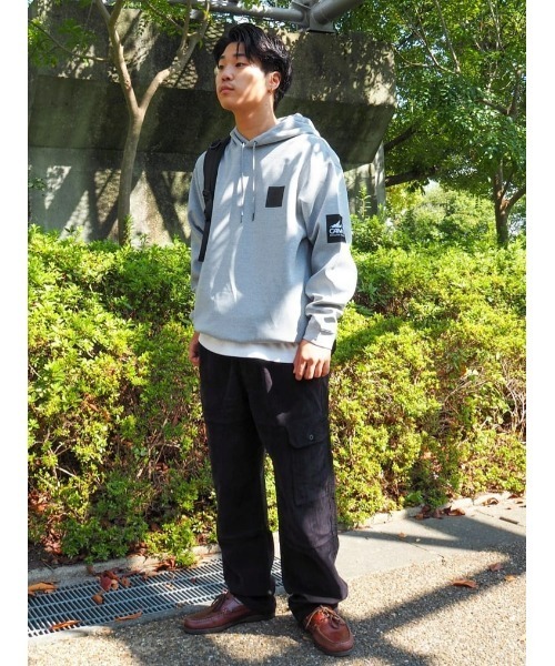 CAMP7（キャンプセブン）の「【CAMP7】バッグエンボスロゴフードスウェットパーカー（パーカー・メンズ・ブラック/オフホワイト/グレー・XL/M/S/L）」の12枚目の写真