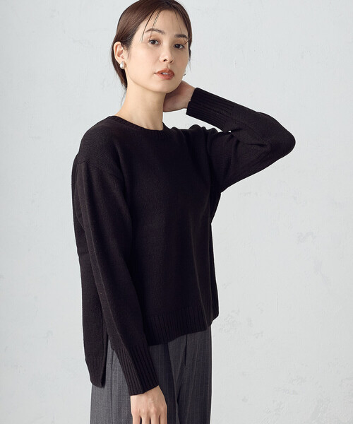 COMME CA ISM(コムサイズム)の「クルーネック カラーニット(ニット/セーター・レディース・パープル系/グリーン/ベージュ/ブラック/サックスブルー/チャコール/グレー/ブルー/ホワイト/ピンク・MEDIUM/LARGE)」の1枚目の写真