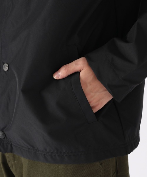 niko and...（ニコアンド）の「【New Balance(ニューバランス)】Essentials コーチジャケット（ナイロンジャケット・メンズ・カーキ/ブラック・LARGE/X-LARGE）」の21枚目の写真