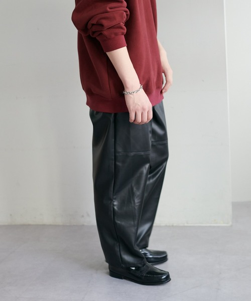 DISCOAT（ディスコート）の「レザーワイドテーパードパンツ（その他