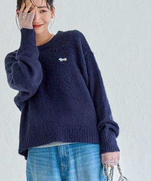 PENNEYS（ぺニーズ）の「PENNEYS（ぺニーズ）別注シャギークルーネックニット（WEB限定カラー）（ニット/セーター・レディース・レッド/オフホワイト/ネイビー/コバルトブルー/ライム/ダークグレー・L/M）」の4枚目の写真