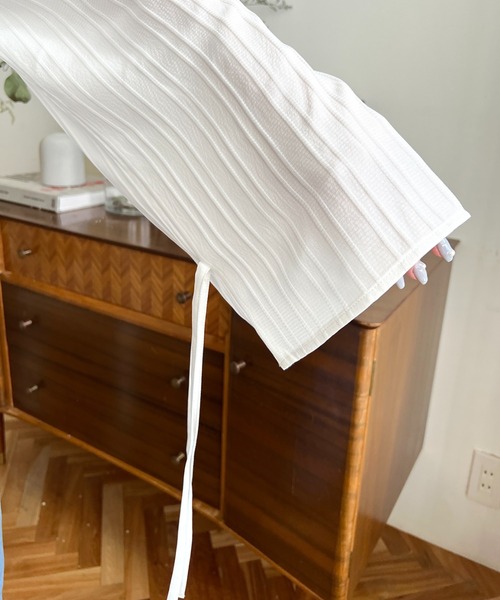 moment+(モーメントプラス)の「【累計販売枚数3万枚突破!】ドビーストライプマルチウェイオフショルフリルリボンショート丈長袖ブラウス(シャツ/ブラウス・レディース・オフホワイト/サックスブルー/ブラック/ピンク/イエロー/ボルドー/ブラウン/ネイビー・M/L)」の13枚目の写真