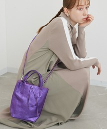 新品★稀少★BLUMARINE ★美しい紫色の革のハンドバッグ 新品☆稀少☆BLUMARINE ☆美しい紫色の革のハンドバッグ