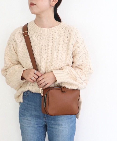 MIAN (ミアン)の「BELLIS / スクエアショルダーバッグ(ショルダーバッグ・レディース・ブラック/サックスブルー/ブラウン/アイボリー・FREE)」の4枚目の写真