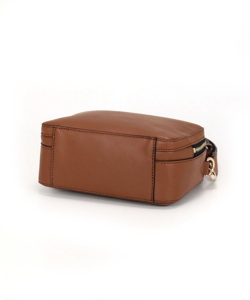 MIAN (ミアン)の「BELLIS / スクエアショルダーバッグ(ショルダーバッグ・レディース・ブラック/サックスブルー/ブラウン/アイボリー・FREE)」の8枚目の写真