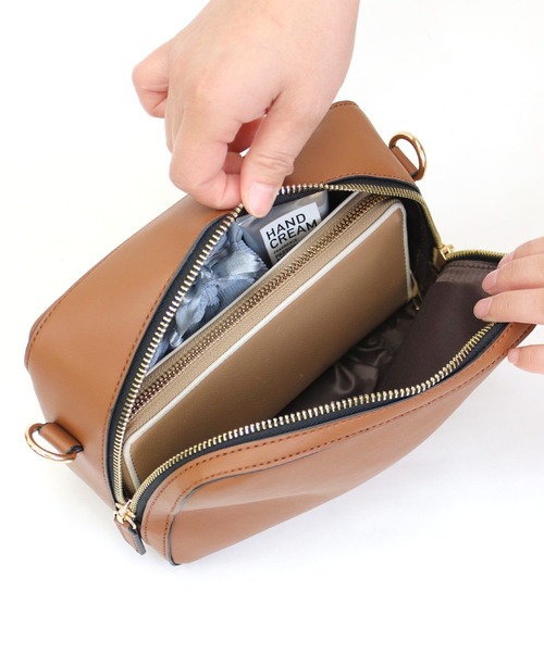 MIAN (ミアン)の「BELLIS / スクエアショルダーバッグ(ショルダーバッグ・レディース・ブラック/サックスブルー/ブラウン/アイボリー・FREE)」の10枚目の写真