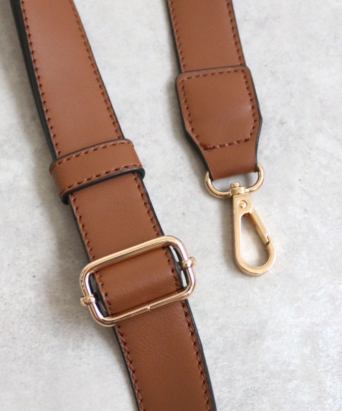 MIAN (ミアン)の「BELLIS / スクエアショルダーバッグ(ショルダーバッグ・レディース・ブラック/サックスブルー/ブラウン/アイボリー・FREE)」の15枚目の写真