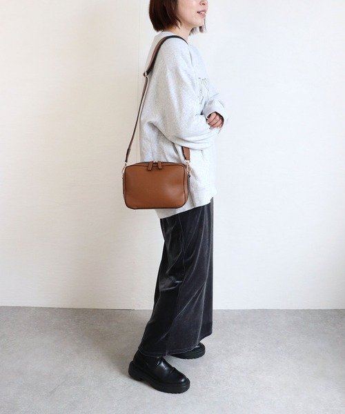 MIAN (ミアン)の「BELLIS / スクエアショルダーバッグ(ショルダーバッグ・レディース・ブラック/サックスブルー/ブラウン/アイボリー・FREE)」の21枚目の写真