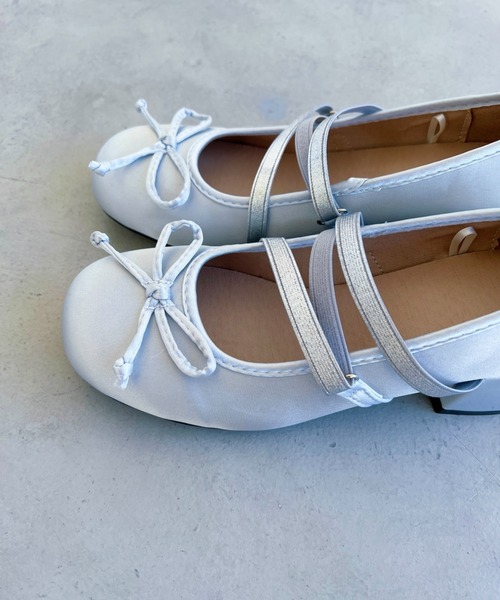 Loueme（ルエム）の「レースアップリボンヒールバレエシューズ