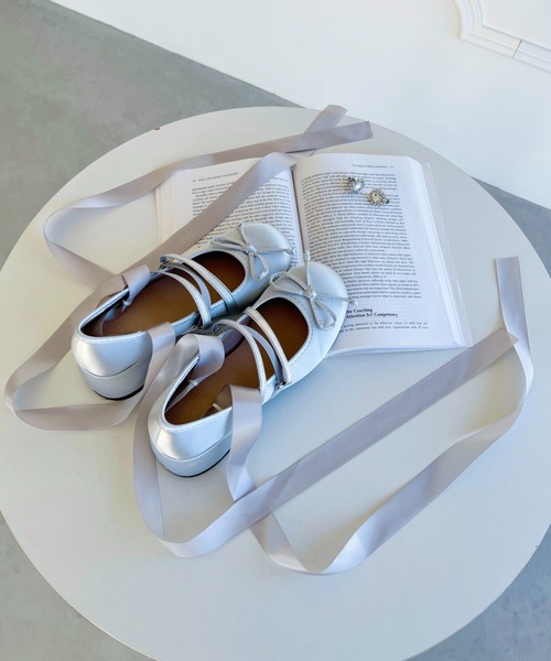 Loueme(ルエム)の「レースアップリボンヒールバレエシューズ(パンプス・レディース・ピンク/シルバー・24.5cm/23.5cm)」の20枚目の写真
