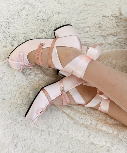 Loueme（ルエム）の「レースアップリボンヒールバレエシューズ