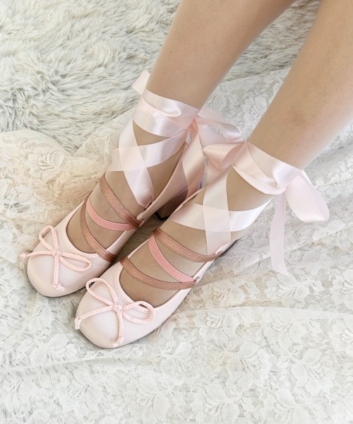 Loueme（ルエム）の「レースアップリボンヒールバレエシューズ