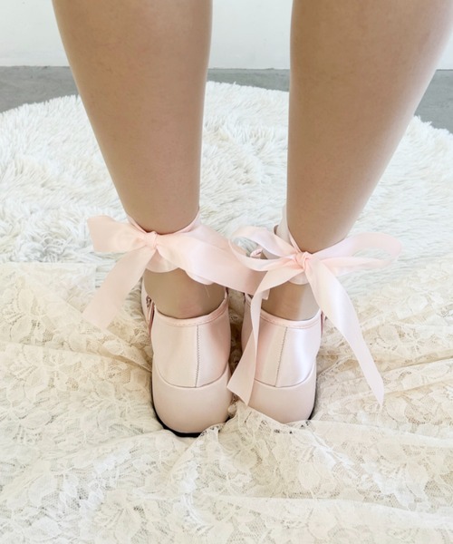 Loueme(ルエム)の「レースアップリボンヒールバレエシューズ(パンプス・レディース・ピンク/シルバー・24.5cm/23.5cm)」の9枚目の写真