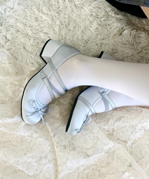 Loueme(ルエム)の「レースアップリボンヒールバレエシューズ(パンプス・レディース・ピンク/シルバー・24.5cm/23.5cm)」の16枚目の写真