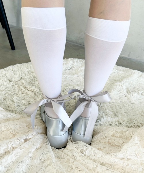 Loueme(ルエム)の「レースアップリボンヒールバレエシューズ(パンプス・レディース・ピンク/シルバー・24.5cm/23.5cm)」の18枚目の写真