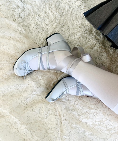 Loueme(ルエム)の「レースアップリボンヒールバレエシューズ(パンプス・レディース・ピンク/シルバー・24.5cm/23.5cm)」の14枚目の写真