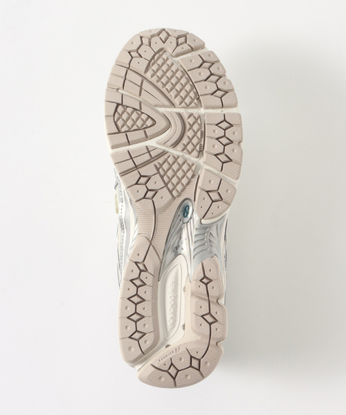 NEW BALANCE(ニューバランス)の「《WEB限定》【New Balance / ニューバランス】M1906R EE(スニーカー・メンズ・シルバー・26cm/26.5cm/27cm/27.5cm/28cm)」の7枚目の写真