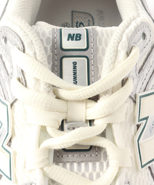 NEW BALANCE(ニューバランス)の「《WEB限定》【New Balance / ニューバランス】M1906R EE(スニーカー・メンズ・シルバー・26cm/26.5cm/27cm/27.5cm/28cm)」の9枚目の写真