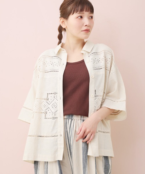 チチカカ（チチカカ）の「Rico カットワークエンブロイダリーシャツ（シャツ/ブラウス・レディース・ブラック/パープル/ナチュラル・FREE）」の2枚目の写真