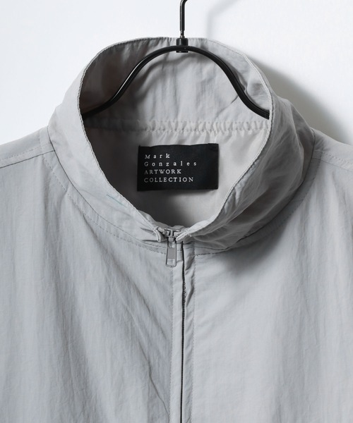 Mark Gonzales(マーク・ゴンザレス)の「MARK GONZALES ARTWORK COLLECTION/マークゴンザレス 別注 オーバーサイズ ナイロンテック ベスト/レディース メンズ(ベスト・メンズ・ブラック/ブラック系その他/ライトグレー/ネイビー・M/L/XL)」の13枚目の写真