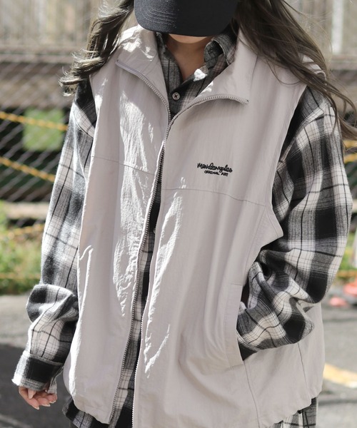 Mark Gonzales(マーク・ゴンザレス)の「MARK GONZALES ARTWORK COLLECTION/マークゴンザレス 別注 オーバーサイズ ナイロンテック ベスト/レディース メンズ(ベスト・メンズ・ブラック/ブラック系その他/ライトグレー/ネイビー・M/L/XL)」の22枚目の写真