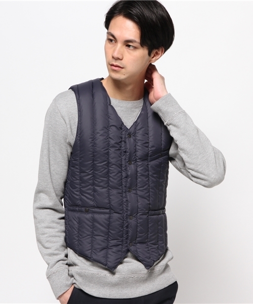 Rocky Mountain FeatherBed(ロッキー マウンテン フェザーベッド)の「ROCKY MOUNTAIN FEATHERBED / V-ネック ダウンベスト(ダウンベスト・メンズ・ブラック/ネイビー・38/36)」の4枚目の写真